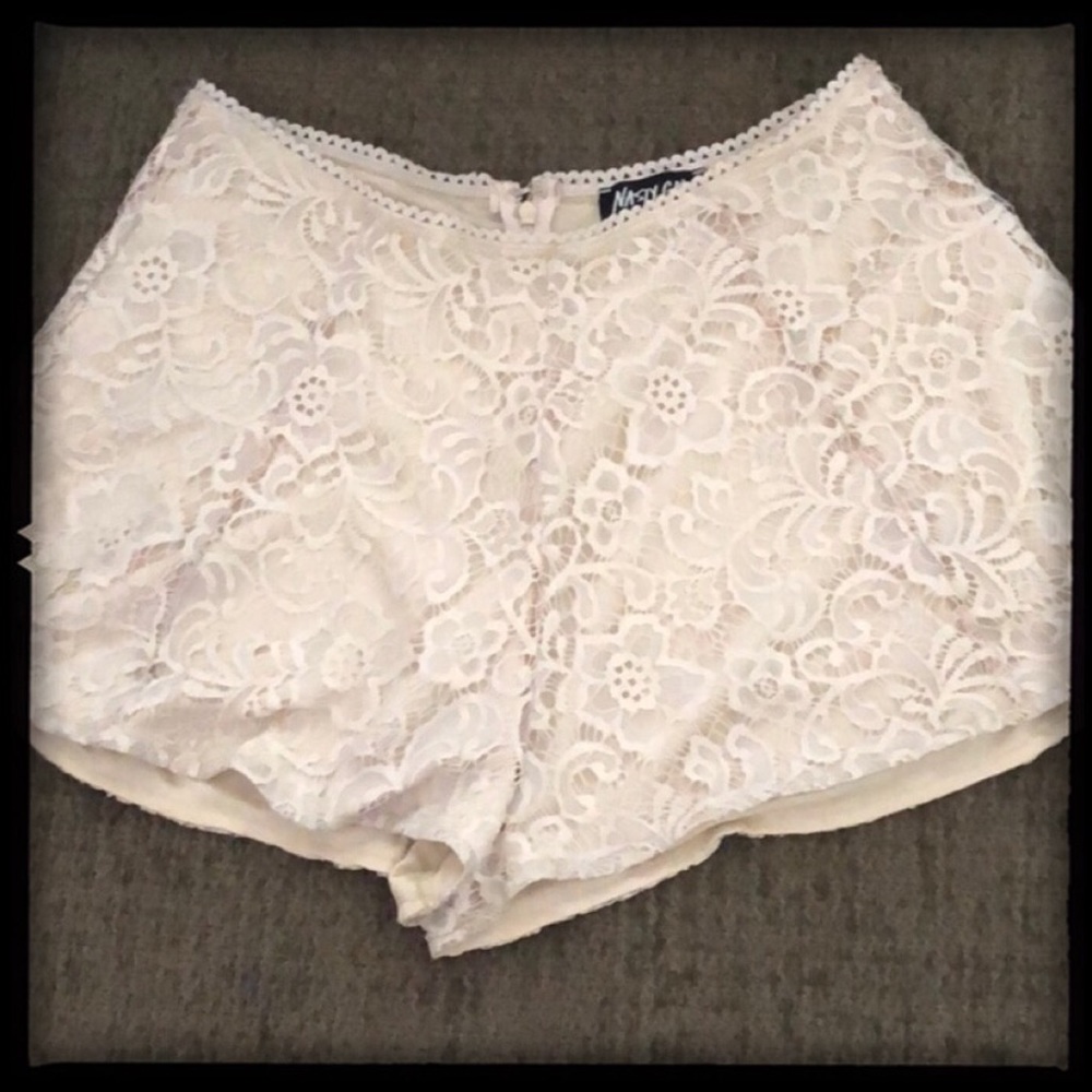 *Pre-Loved* - Nasty Gal Ivory Floral Lace Shorts